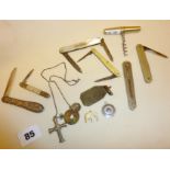 Old fruit pen and folding pocket knives, picnic corkscrew, dog tag etc