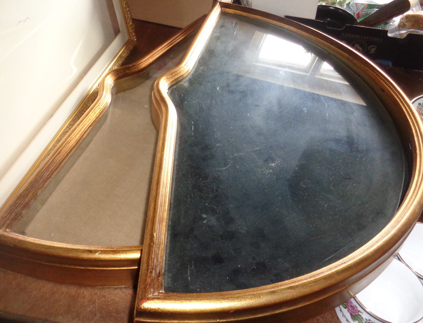 Six gilt framed and shaped display cases for fans - Bild 3 aus 5
