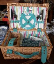 Picnic basket for two