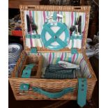 Picnic basket for two