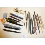 Quantity of fountain and dip pens, inc. several Conway Stewart marbled Dinkies, a translucent blue