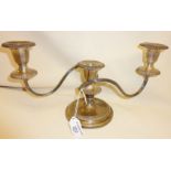 Silver three-branch candelabra, Mappin & Webb, fully hallmarked, approx. 34cm wide and approx. 1kg