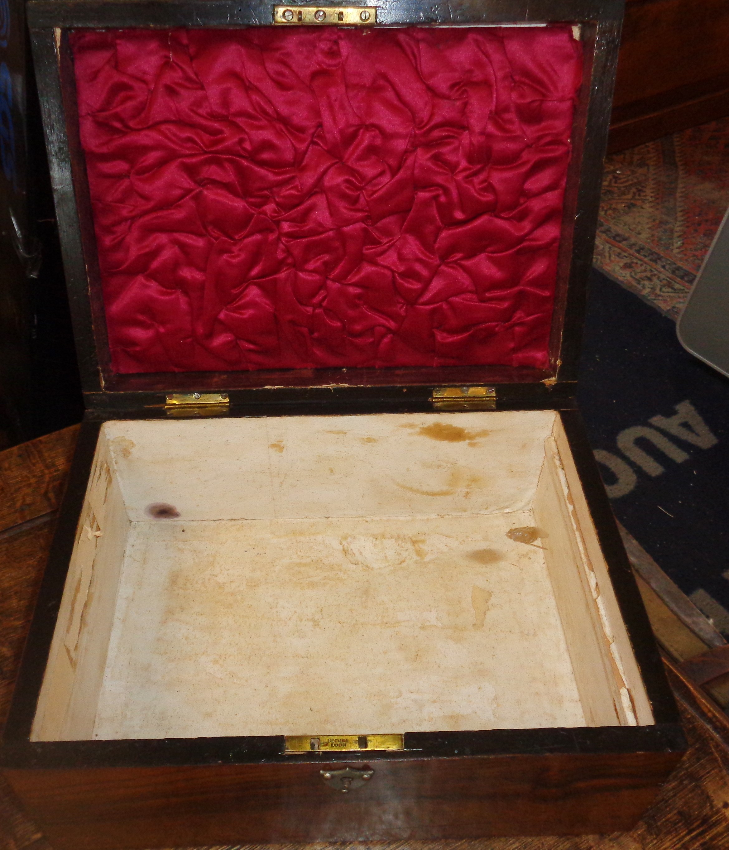 Victorian walnut jewellery box - Image 2 of 2