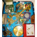 Assorted vintage costume jewellery, etc.