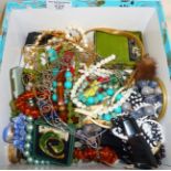 Assorted vintage costume jewellery