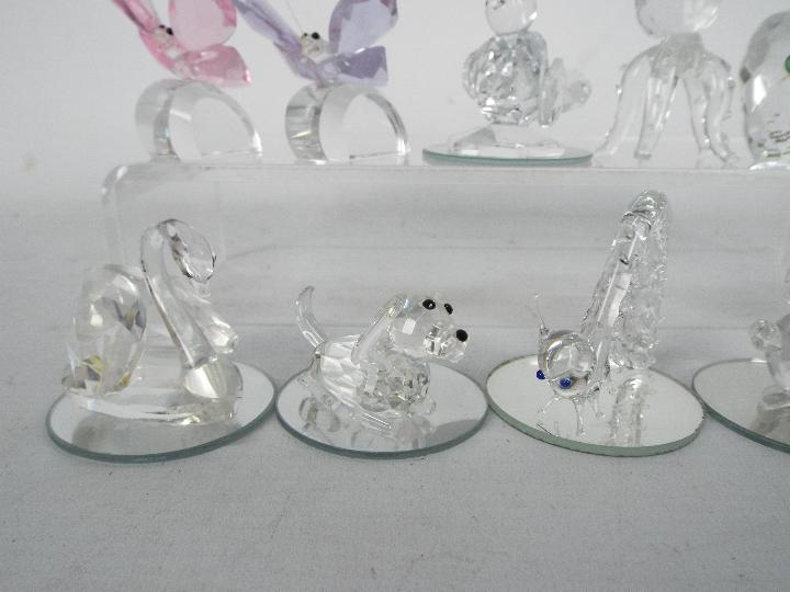 Glass and crystal animals, Swarovski and other, to include butterflies, octopus, swan and similar. - Image 4 of 5