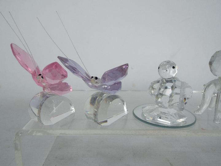 Glass and crystal animals, Swarovski and other, to include butterflies, octopus, swan and similar. - Image 2 of 5