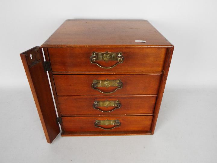 A small four drawer chest / collectors cabinet measuring approximately 31 cm x 30 cm x 26 cm. - Image 3 of 5