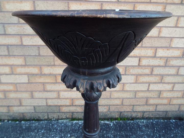 A carved wood plant stand or font, approximately 91 cm (h) and 28 cm (d). - Image 3 of 3