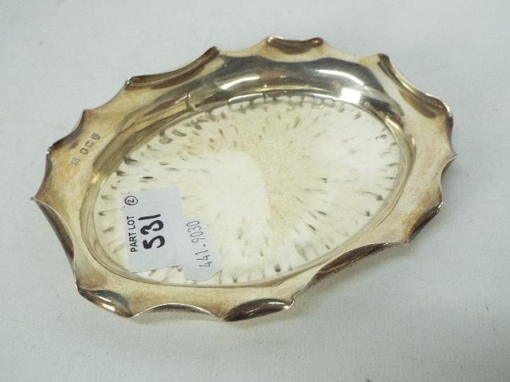 A Victorian silver trinket dish, London assay 1892 and a silver sugar caster, - Image 4 of 5