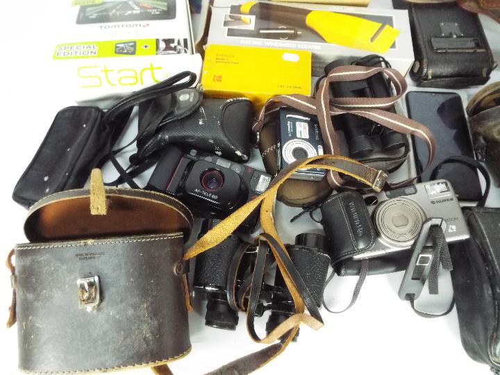 Lot to include cameras, binoculars, field glasses and other. - Image 3 of 5