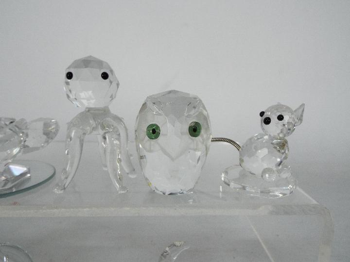 Glass and crystal animals, Swarovski and other, to include butterflies, octopus, swan and similar. - Image 3 of 5