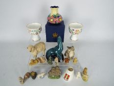 A small mixed lot of ceramics to include Royal Doulton, Wade, crested ware,