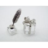 Swarovski crystal - silver - lot includes a present made out of crystal with a silver bow,
