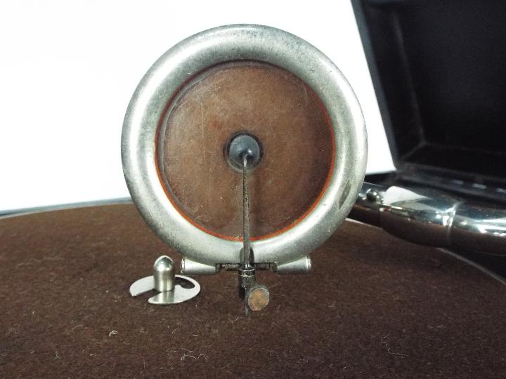 A HMV portable, table top gramophone with a small quantity of records and additional needles. - Image 6 of 7