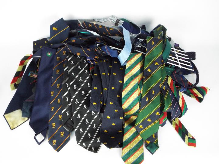 A large quantity of gentleman's neck tie