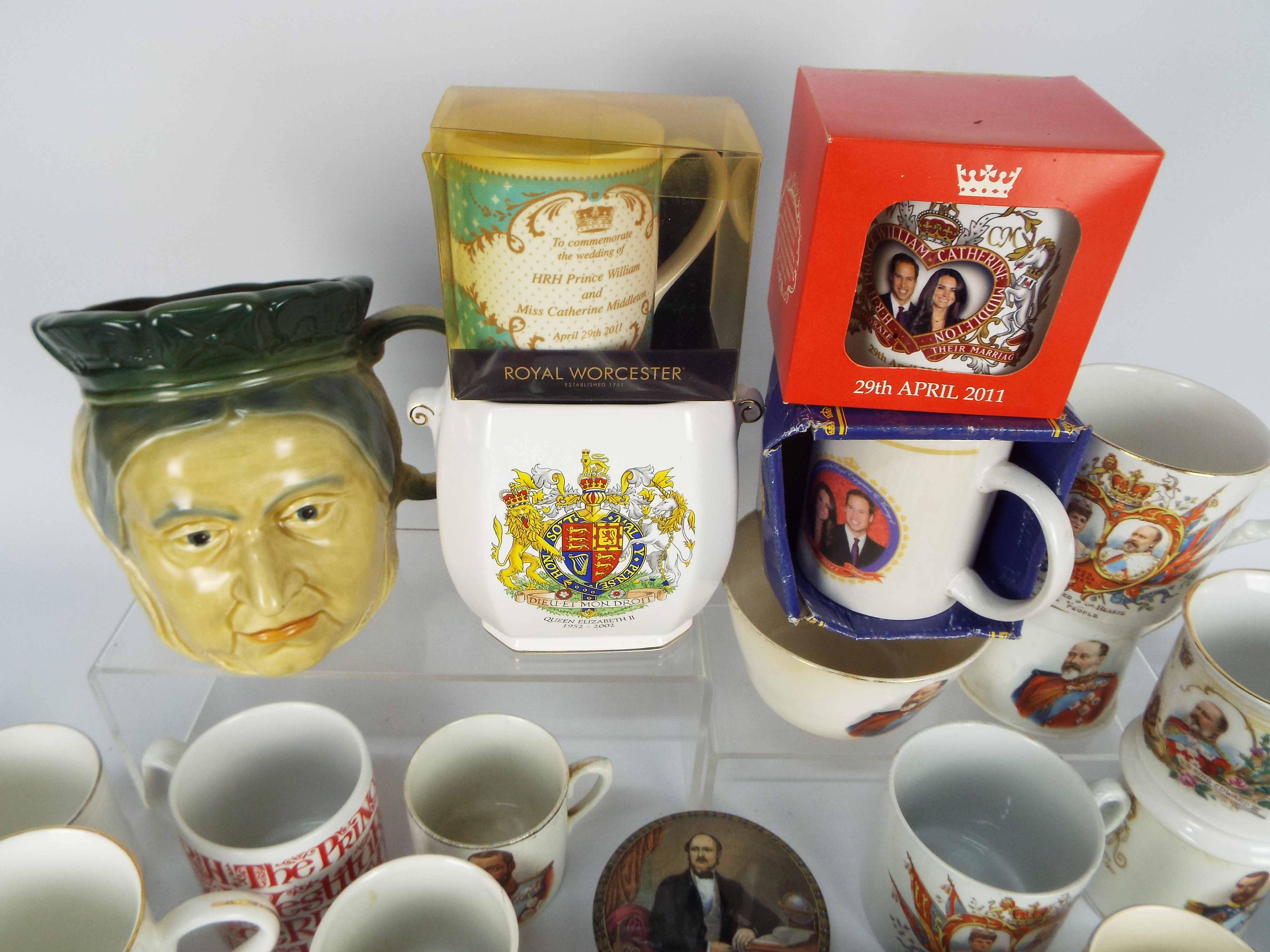 Royal Commemorative Ceramic / Glass Coll - Image 2 of 6