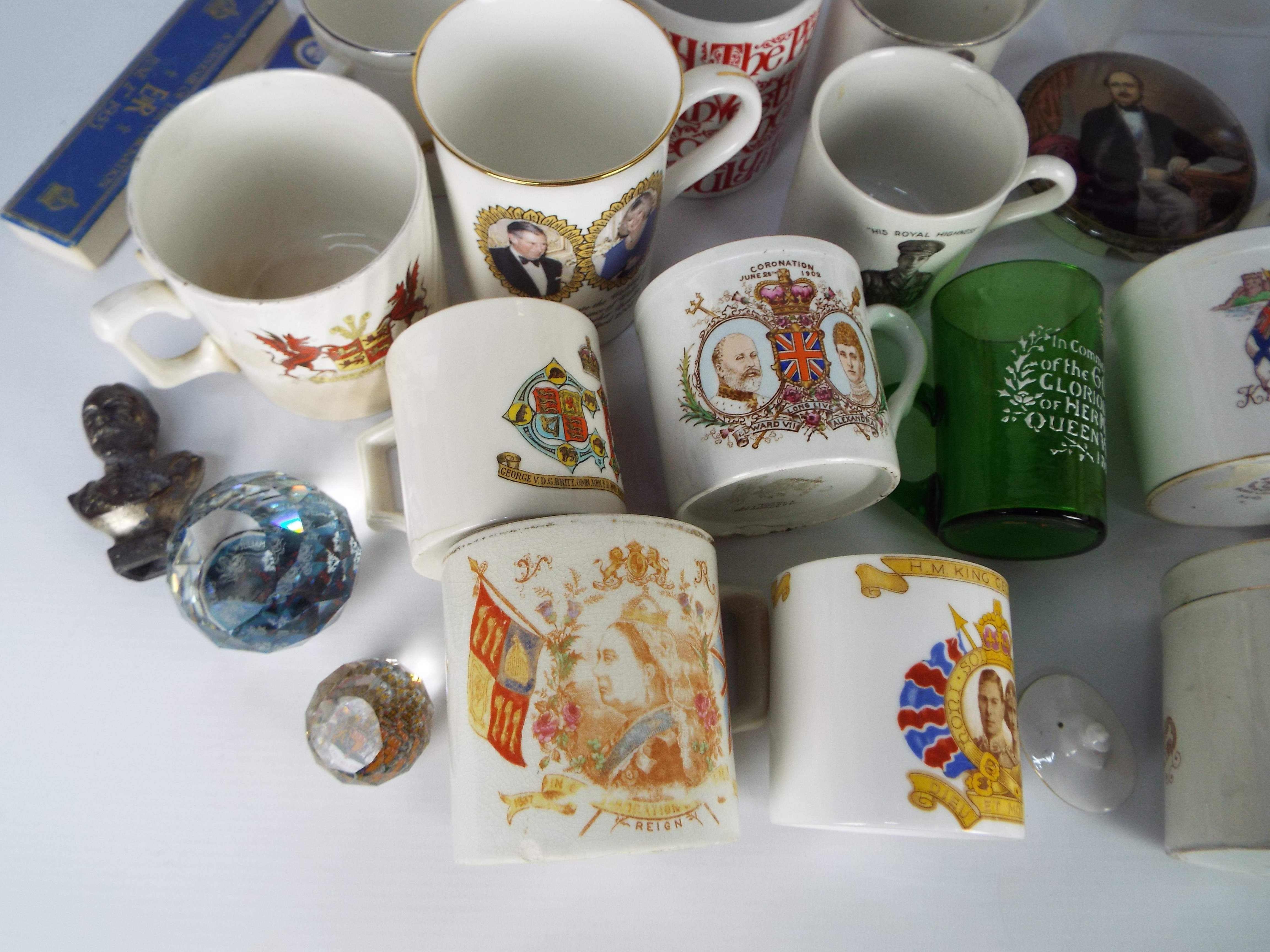 Royal Commemorative Ceramic / Glass Coll - Image 3 of 6