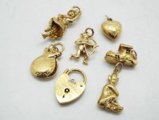 A 9 carat gold hallmarked padlock clasp, approx 1.