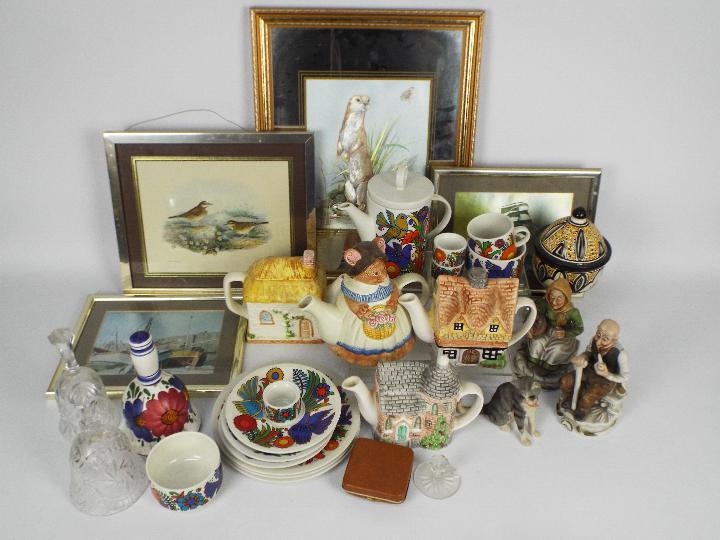 A mixed lot comprising ceramics to include Villeroy and Boch Acapulco plates and cups, figurines,