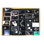 Costume Jewellery - a display tray containing a quantity of costume jewellery predominantly