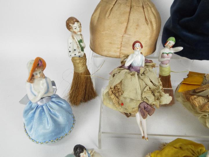 A collection of early 20th century porcelain half doll pin cushions and half doll crumb brushes. - Image 3 of 5
