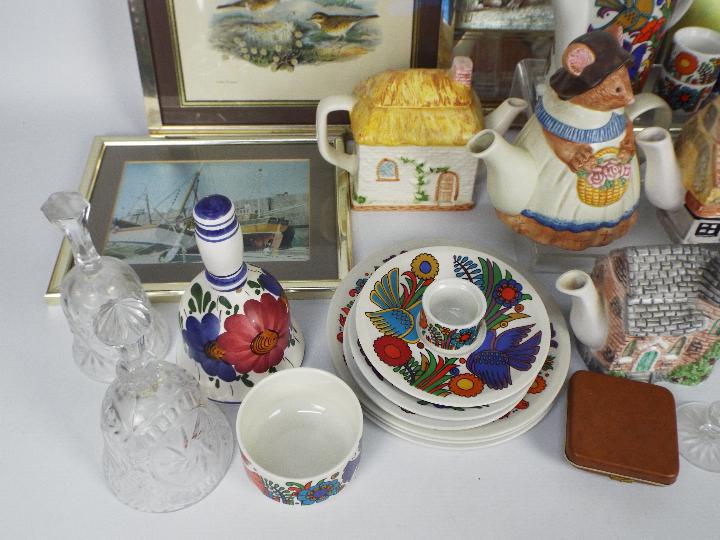 A mixed lot comprising ceramics to include Villeroy and Boch Acapulco plates and cups, figurines, - Image 2 of 5