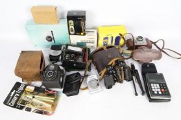 Photography - A collection of cameras and accessories to include an Ensign Ful Vue,