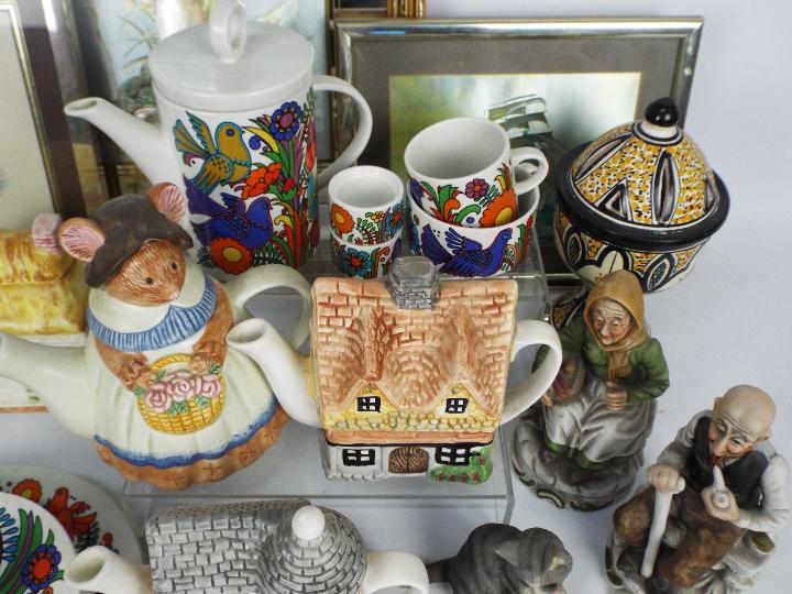A mixed lot comprising ceramics to include Villeroy and Boch Acapulco plates and cups, figurines, - Image 3 of 5