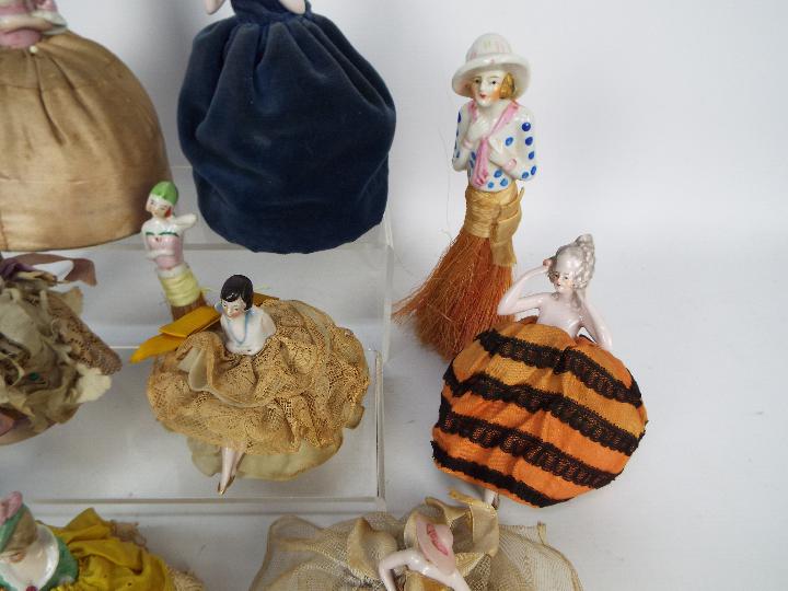 A collection of early 20th century porcelain half doll pin cushions and half doll crumb brushes. - Image 4 of 5