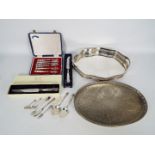 Lot to include a set of six silver handled cake forks contained in associated case,