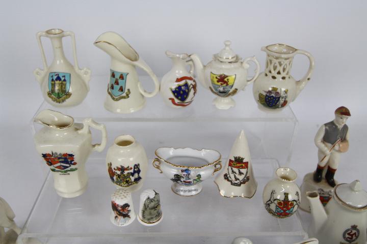 A collection of crested ware to include - Image 2 of 4