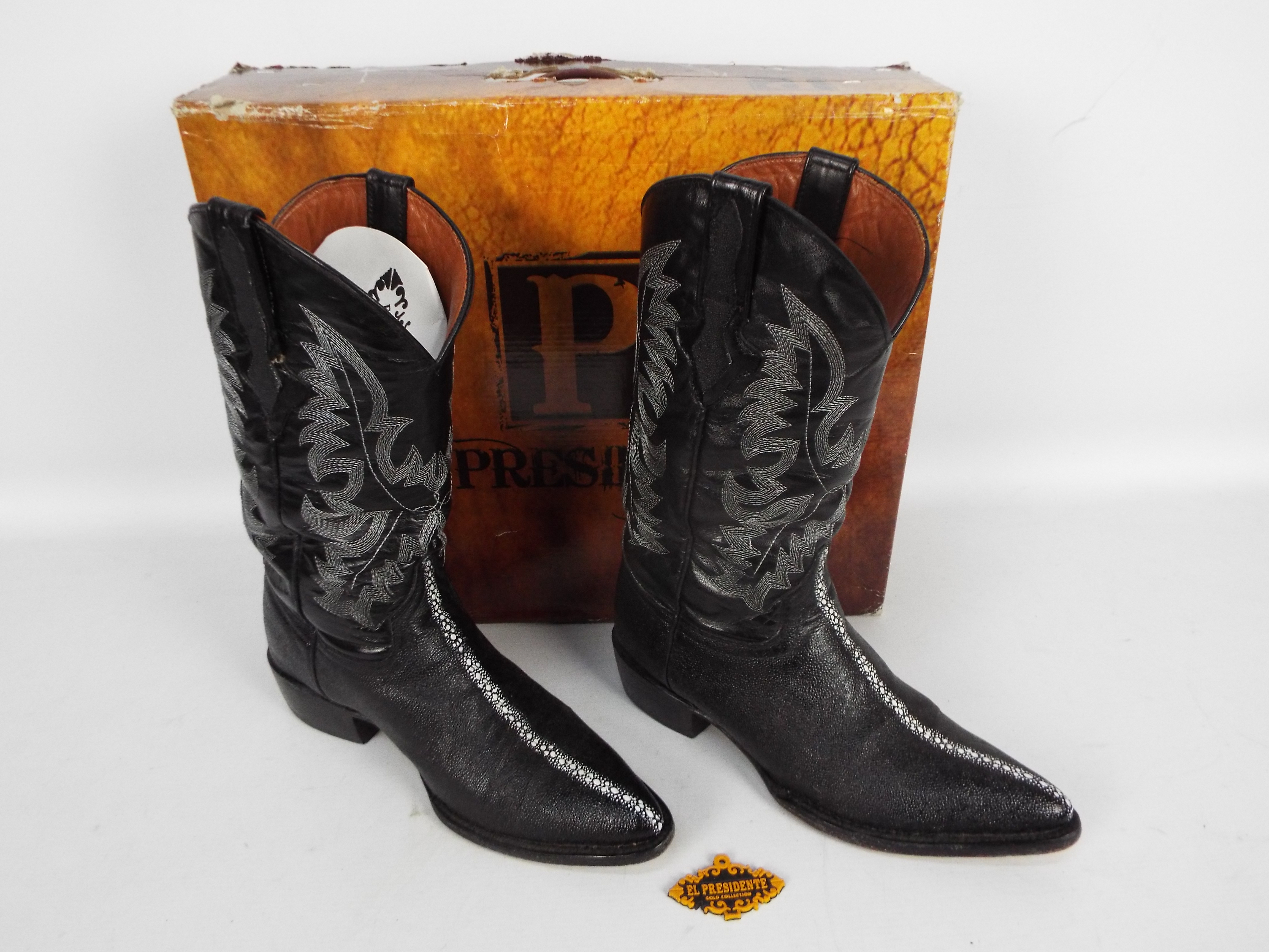 El Presidente Gold Collection - a pair of black boots, UK size 7, EUA size 8, Mexico size 27,