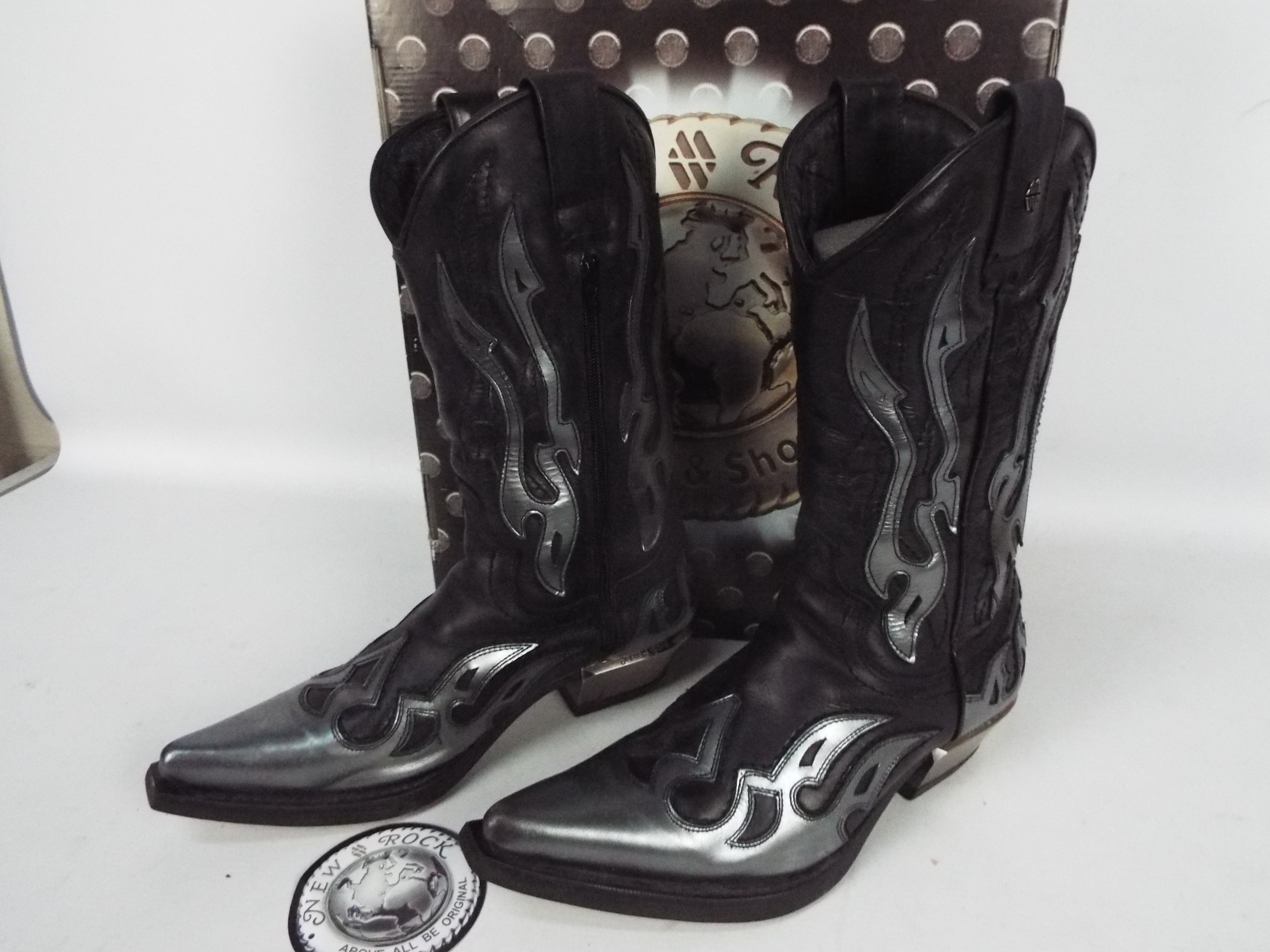New Rock cowboy boots - a pair of black leather boots with silvered flame decoration, # M. - Image 2 of 3