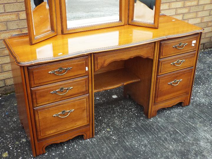 A kneehole dressing table with triptych mirror and six drawers, - Image 2 of 2