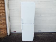 A Siemans fridge freezer, approximately 186 cm x 59 cm x 65 cm.