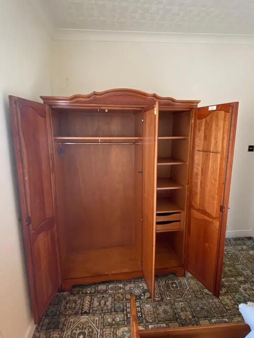 A triple wardrobe with external mirror to central door, - Image 2 of 3