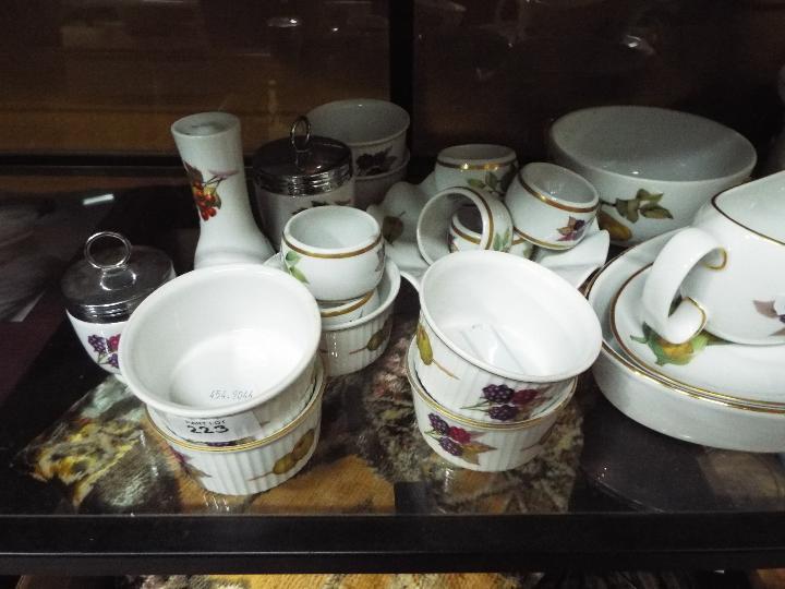A quantity of Royal Worcester Evesham table wares, approximately 100 pieces. - Image 3 of 7