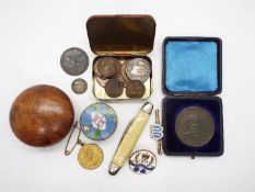 Mixed lot to include commemorative Nelson medal in presentation case, trinket boxes,