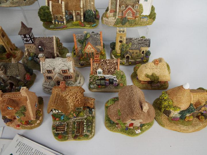 A collection of Lilliput Lane models including a quantity of Collector's Club exclusives to include - Image 5 of 6