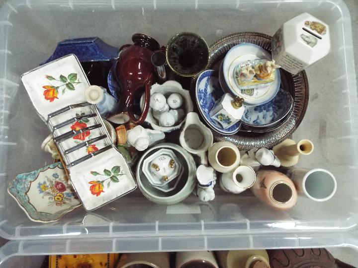 Mixed lot comprising ceramics, treen, metalware and other, two boxes. - Image 2 of 3