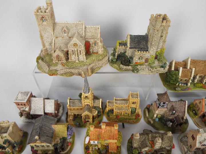 A collection of Lilliput Lane models including a quantity of Collector's Club exclusives to include - Image 2 of 6