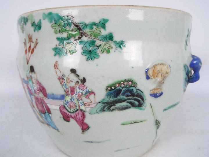 A Chinese famille rose bowl and cover, decorated with figures in a garden setting, - Image 14 of 30