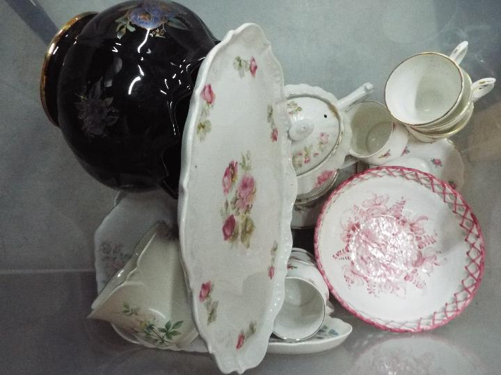 Mixed ceramics and glassware to include Wedgwood, Royal Doulton and similar. - Image 4 of 4