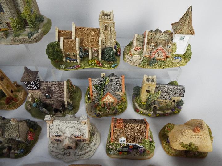 A collection of Lilliput Lane models including a quantity of Collector's Club exclusives to include - Image 3 of 6