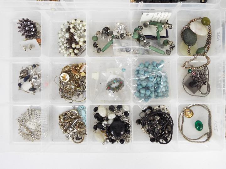 Four trays of various costume jewellery - Image 2 of 5