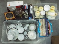 Lot comprising ceramics, table lamp, bot
