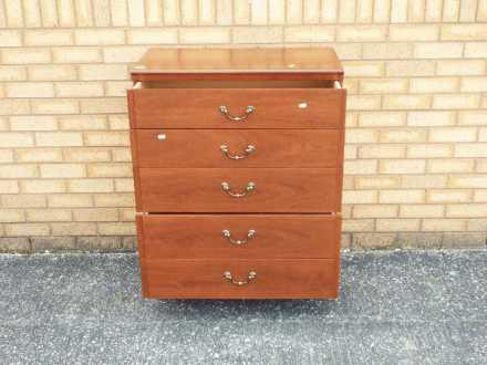 A chest of five drawers by Alstons, meas - Image 2 of 2