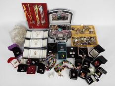 A good collection of costume jewellery t