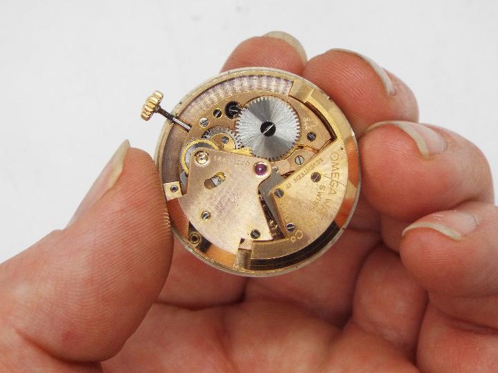 Omega - A 17 jewel Omega watch movement, cal 344 bumper. - Image 2 of 2